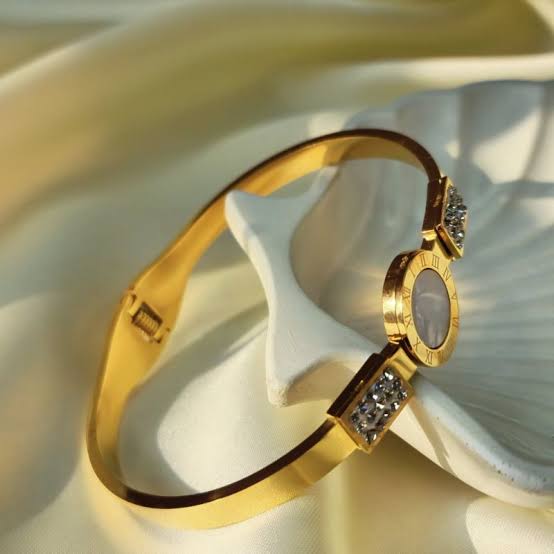 Anti Turnish Roman Numeral Dail Bangle